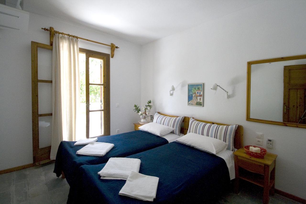 Villas Alexandra Skiathos Platanias  Exterior photo